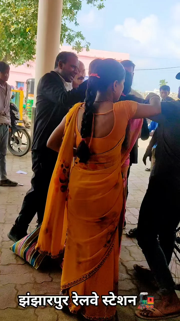 इस यात्री के साथ क्या करना चाहिए?