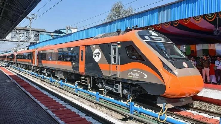 26904 उदयपुर सिटी – सूरत वंदे भारत