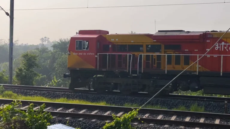 झंझारपुर होकर न जाने प्रतिदिन कितना मालगाड़ी गुजरता है, पता नहीं क्यों इस रूट पर यात्री ट्रेनों का परिचालन क्यों…
