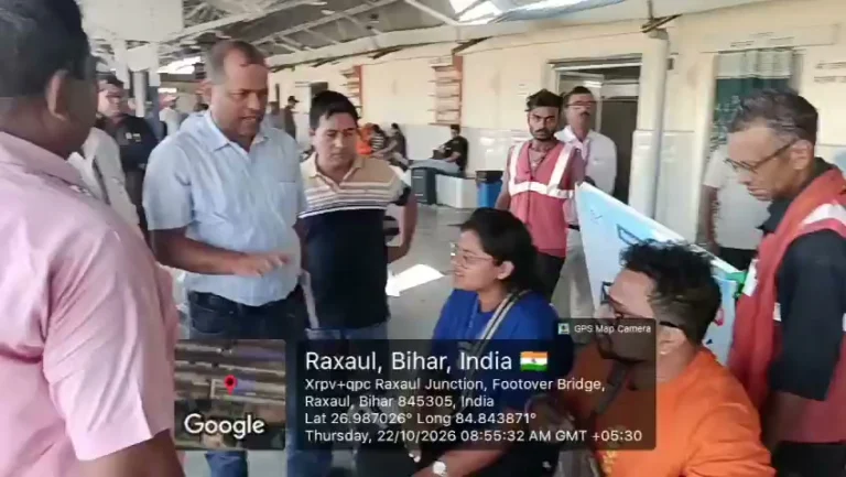 समस्तीपुर मंडल में आज दिनांक 22/10/2026 को रक्सौल स्टेशन पर यात्रियों एवं रेलकर्मियों के साथ जनसंवाद कर स्वच्छता…